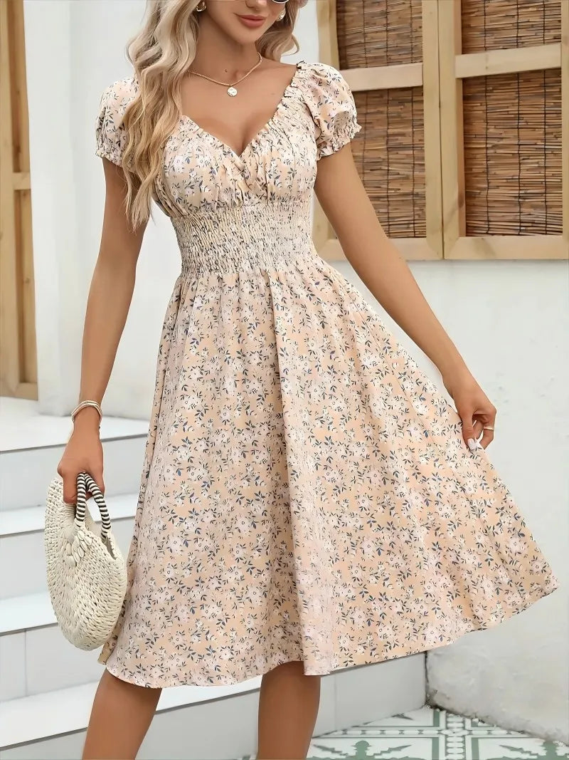 Vintage floral dress with fluffy cuffs and pleated waist cinching, suitable for women's summer beach wear and summer parties