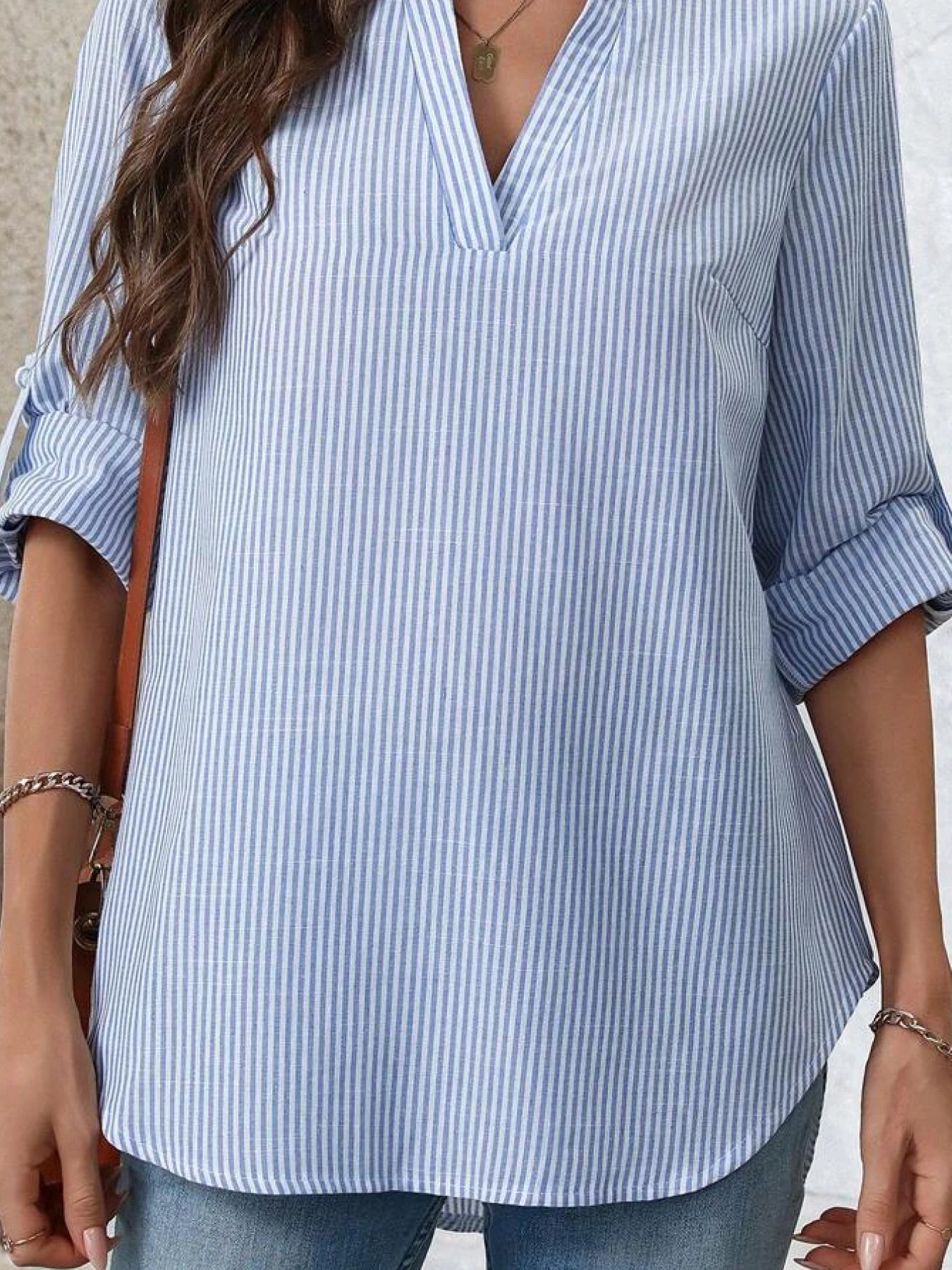 A women's blue and white vertical striped V-neck medium-sleeved loose shirt casual commuting style thin and light top
