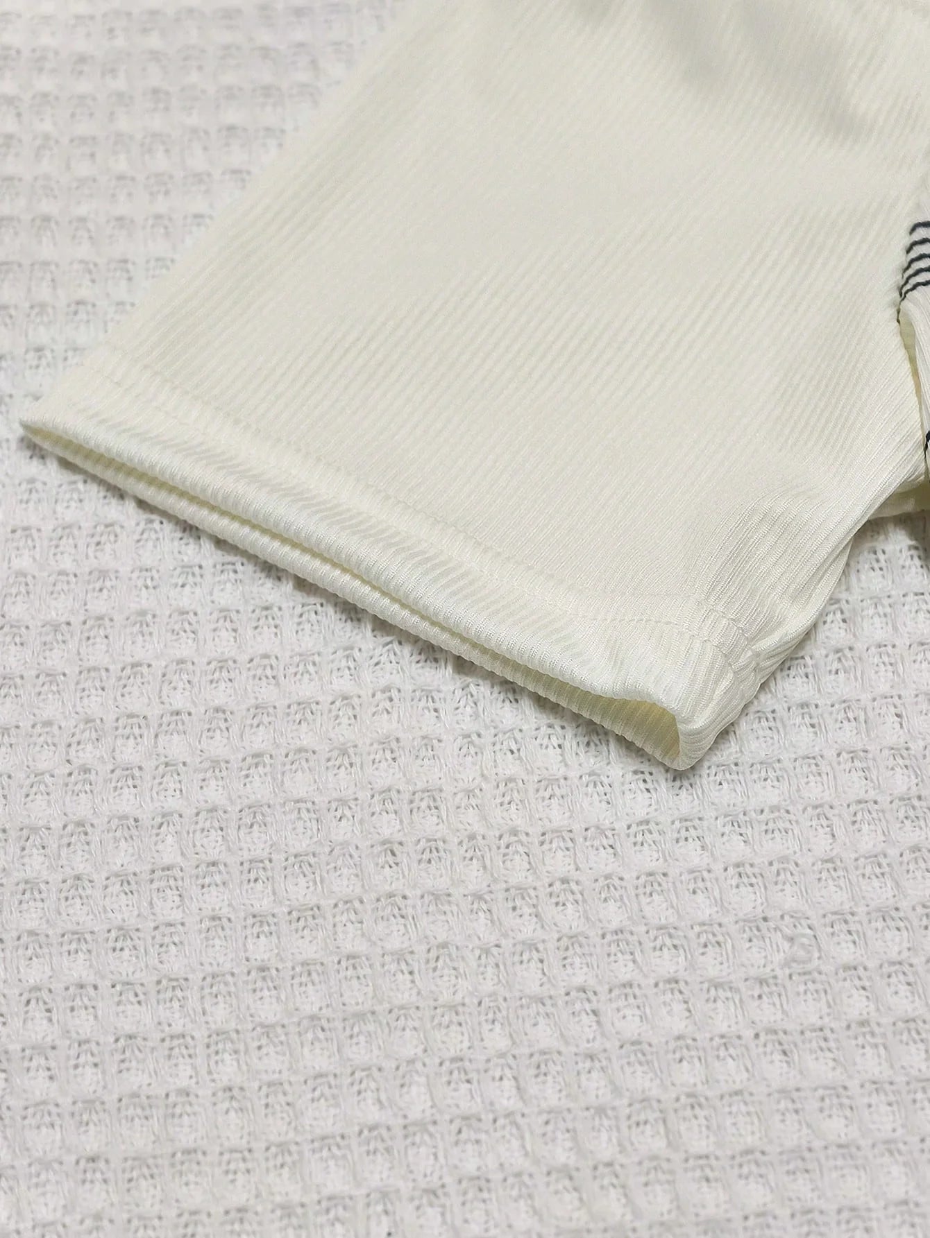 Women's Retro Off-Shoulder Long-Sleeved Slim-Fit T-Shirt, Adorned With Musical Note Print, Fashionable, Y2K Retro Style, High-Qu