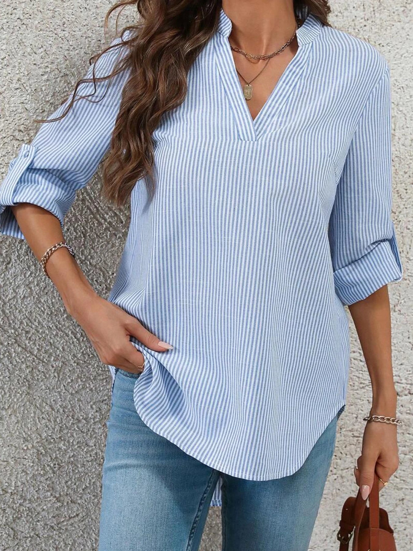 A women's blue and white vertical striped V-neck medium-sleeved loose shirt casual commuting style thin and light top
